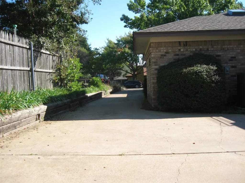5200 Ledgestone Drive Fort Worth TX 76132