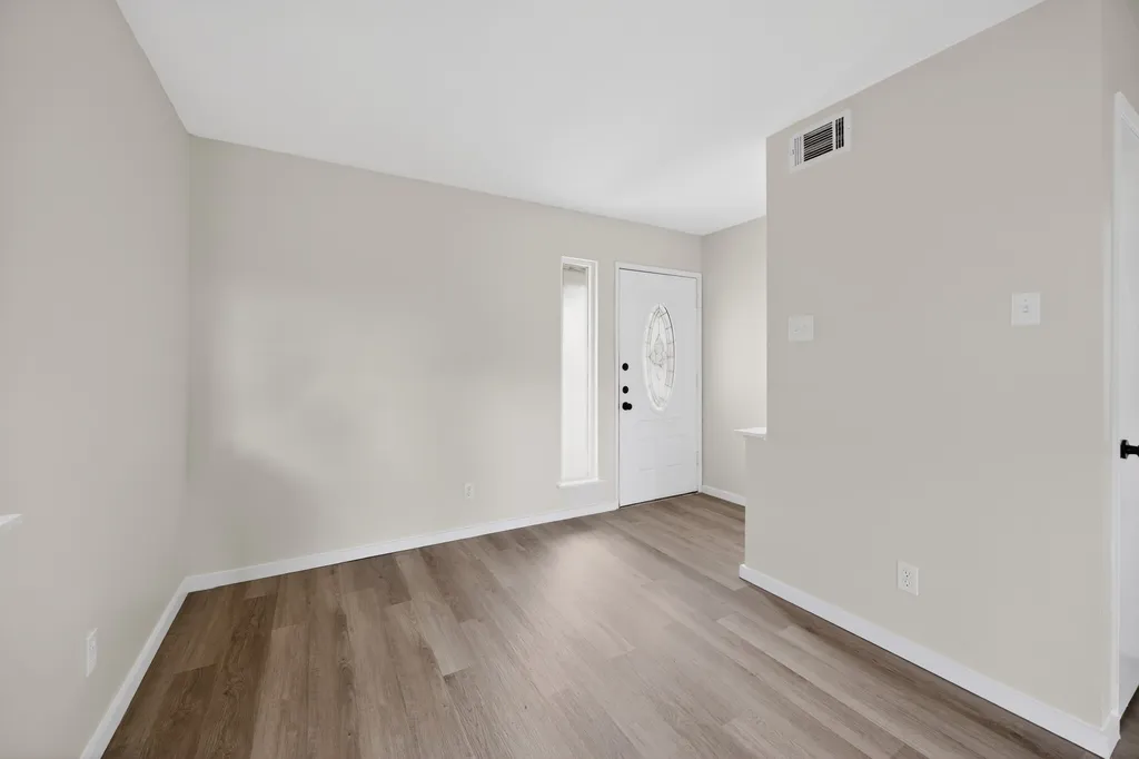8617 Flicker Lane Dallas TX 75238