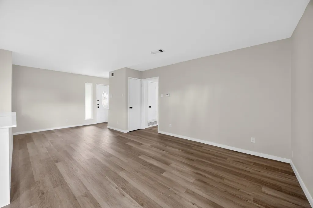 8617 Flicker Lane Dallas TX 75238