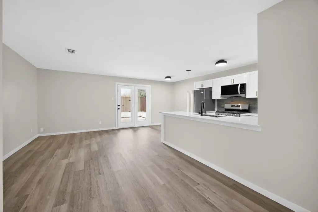 8617 Flicker Lane Dallas TX 75238