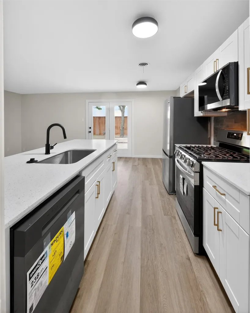 8617 Flicker Lane Dallas TX 75238