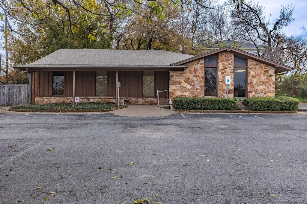 825 N Crockett Street Sherman TX 75090