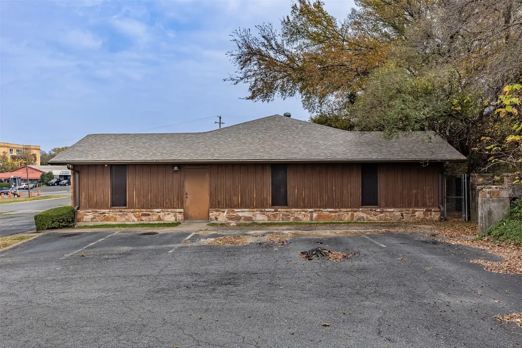 825 N Crockett Street Sherman TX 75090