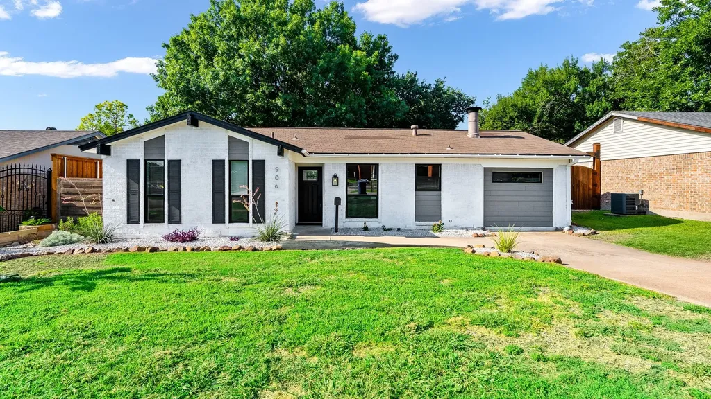 906 Pleasant Valley Road Garland TX 75040