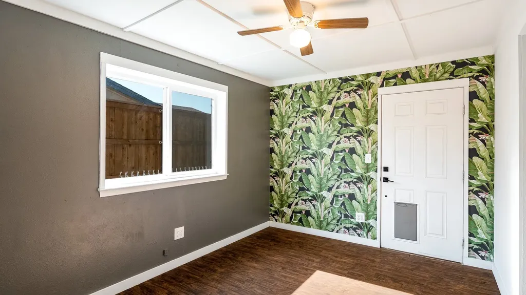 906 Pleasant Valley Road Garland TX 75040