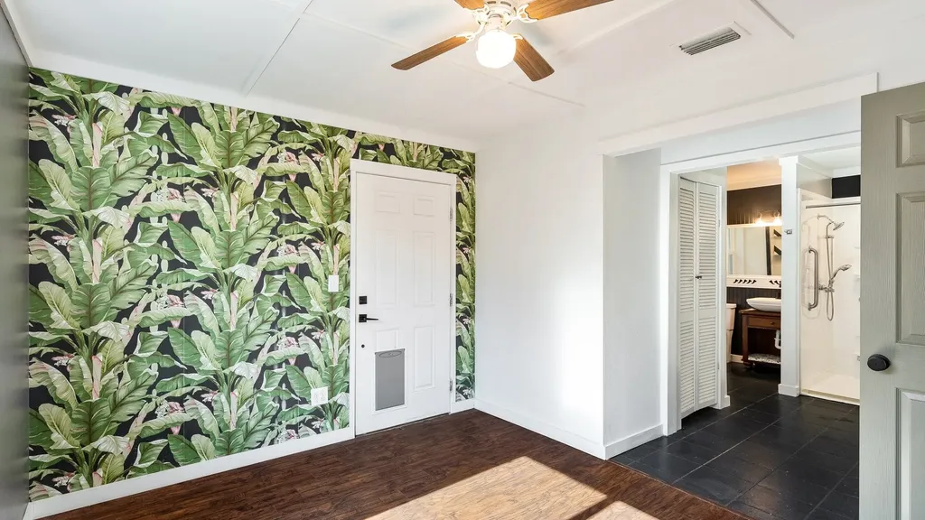 906 Pleasant Valley Road Garland TX 75040