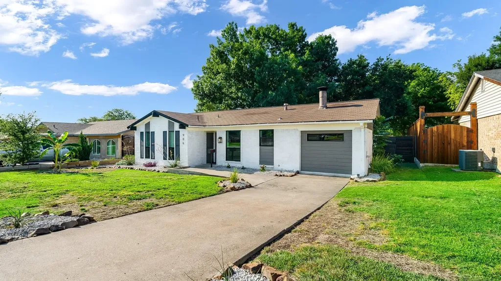 906 Pleasant Valley Road Garland TX 75040