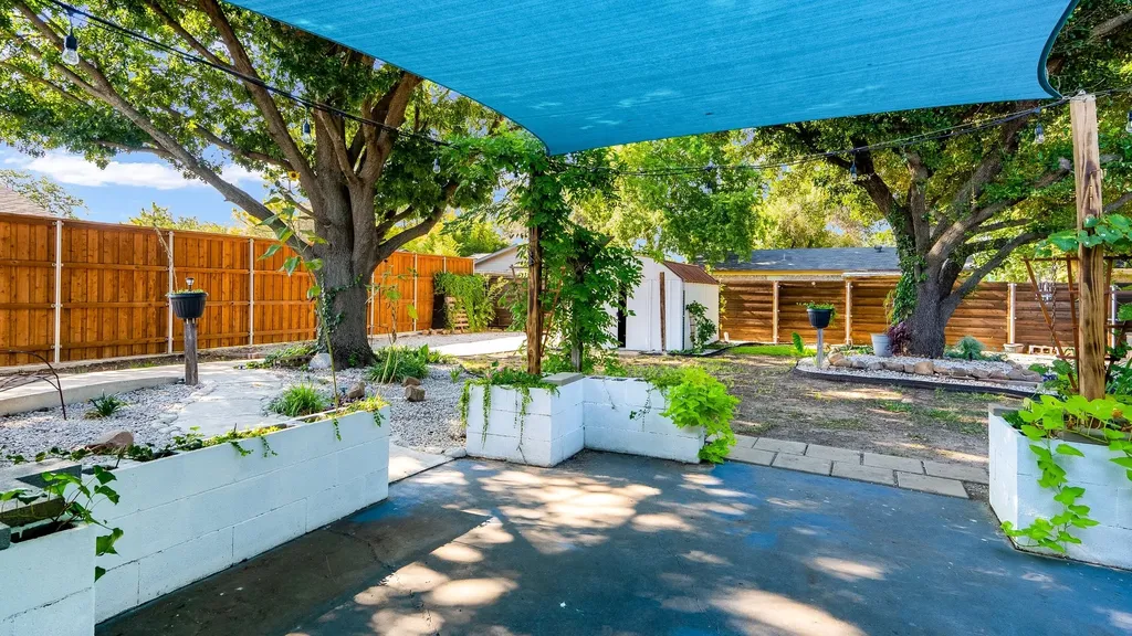 906 Pleasant Valley Road Garland TX 75040