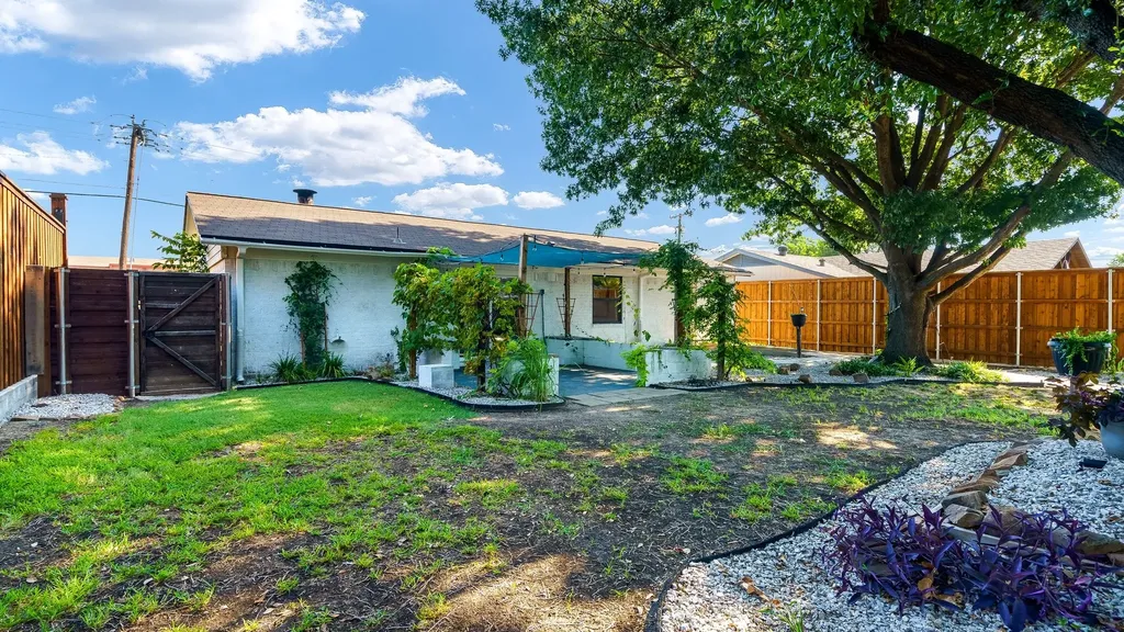 906 Pleasant Valley Road Garland TX 75040