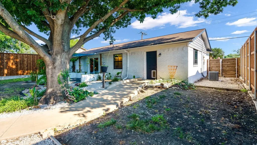 906 Pleasant Valley Road Garland TX 75040
