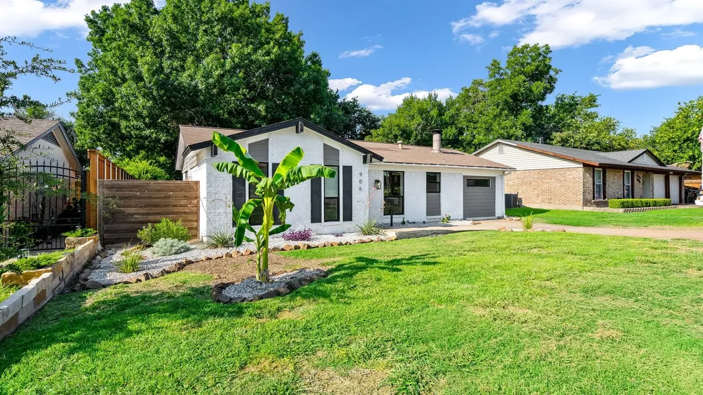 906 Pleasant Valley Road Garland TX 75040