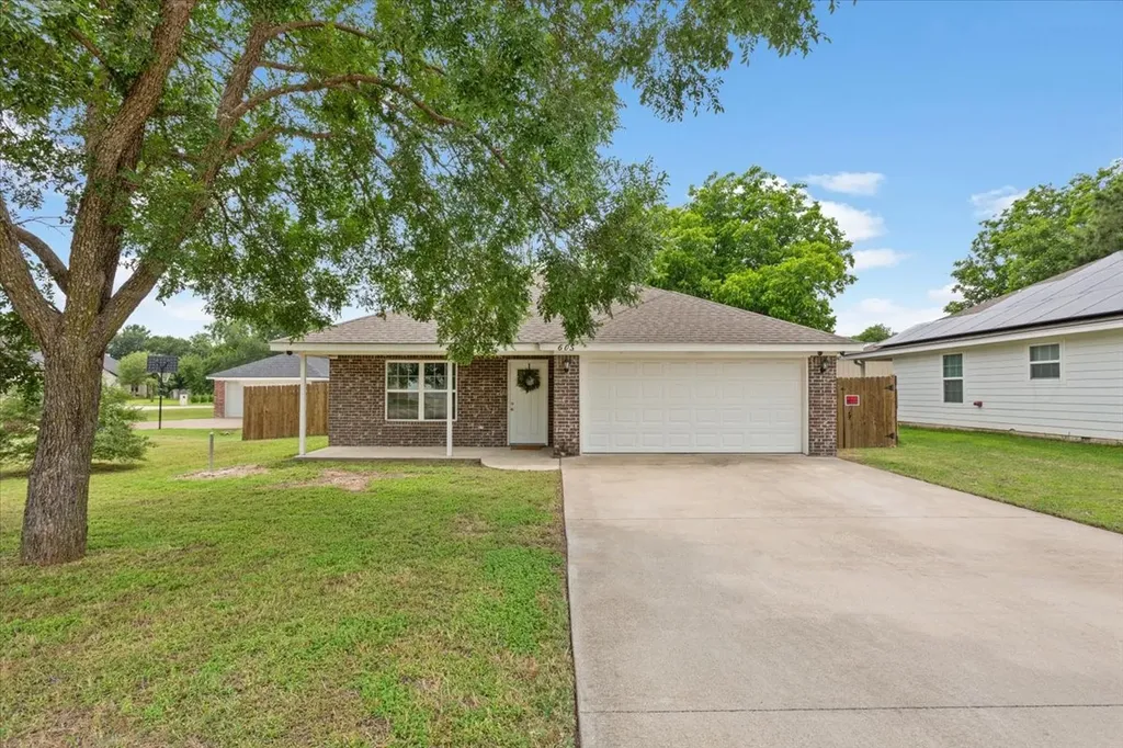 605 Powers Street Lacy Lakeview TX 76705