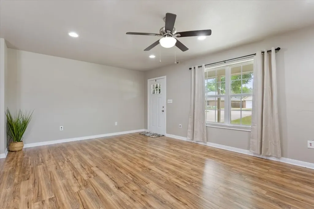605 Powers Street Lacy Lakeview TX 76705
