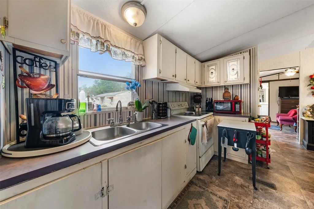 112 Woodlake Lane Axtell TX 76624
