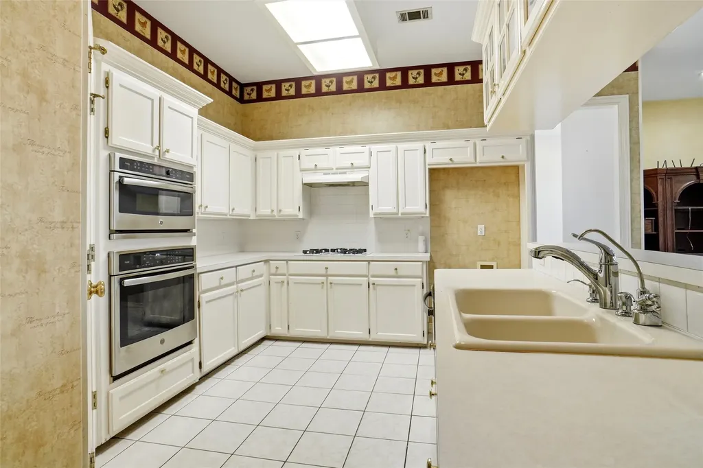 1620 Oak Creek Drive Hurst TX 76054