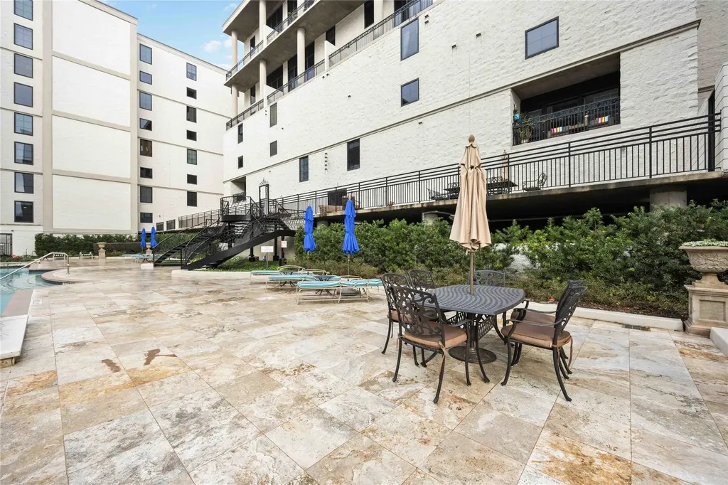 1005 S Shepherd Drive Houston TX 77019