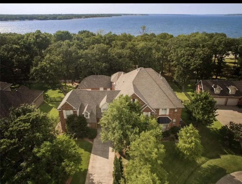 721 Paradise Cove Shady Shores TX 76208