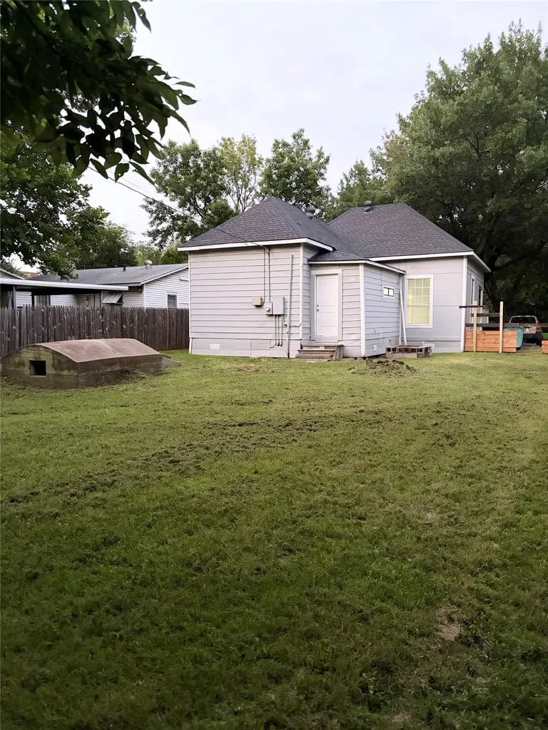918 S Maxey Street Sherman TX 75090
