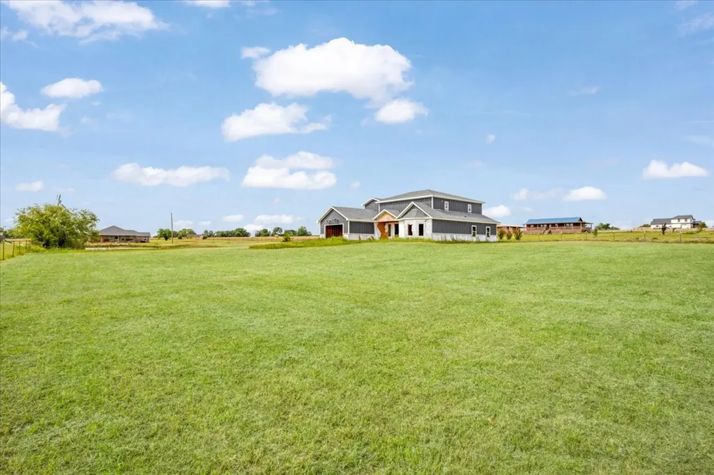 2463 County Road Savoy TX 75479