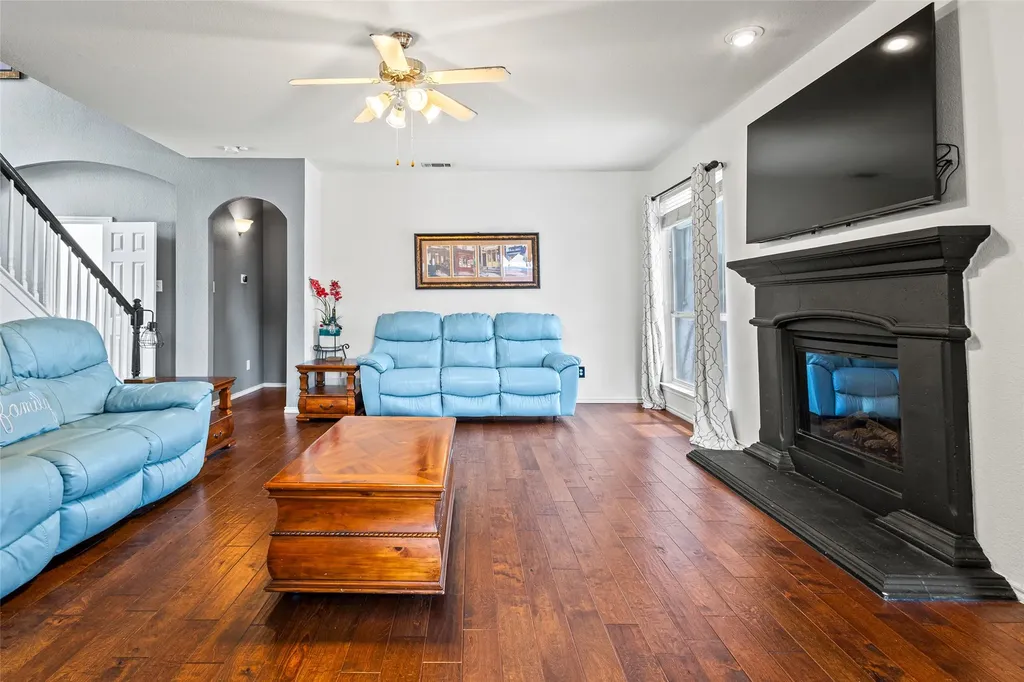 2715 Forest Lake Drive Grand Prairie TX 75052