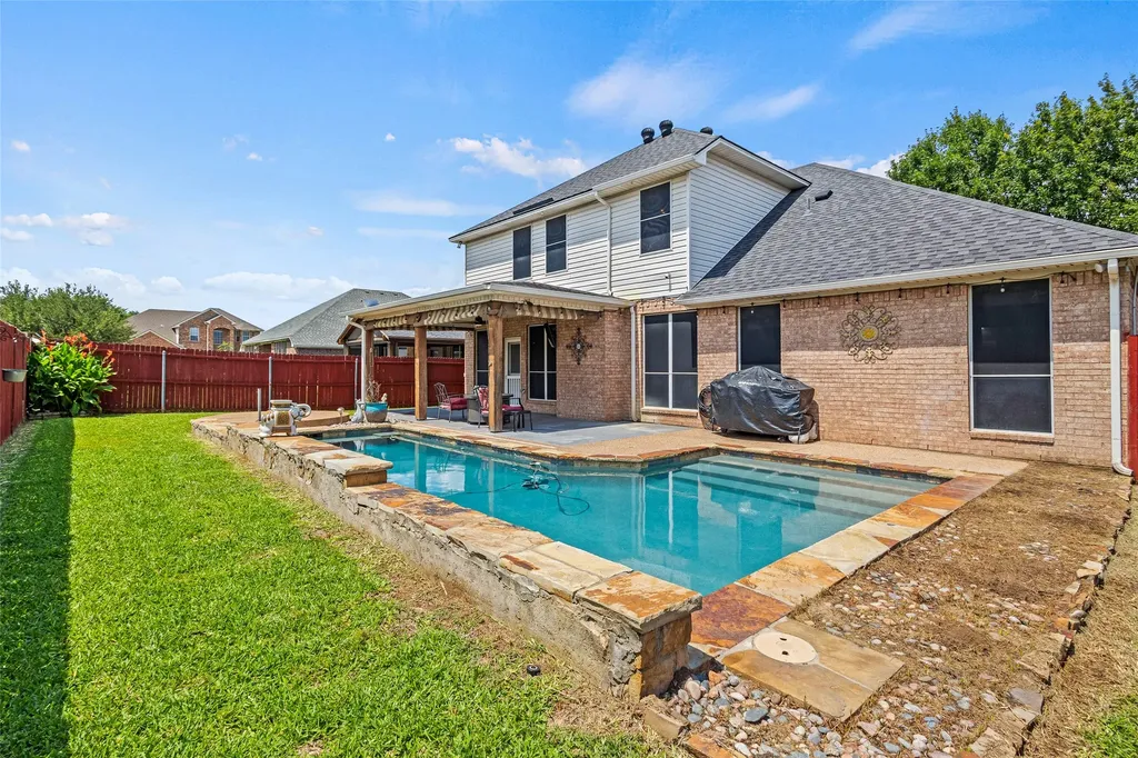2715 Forest Lake Drive Grand Prairie TX 75052