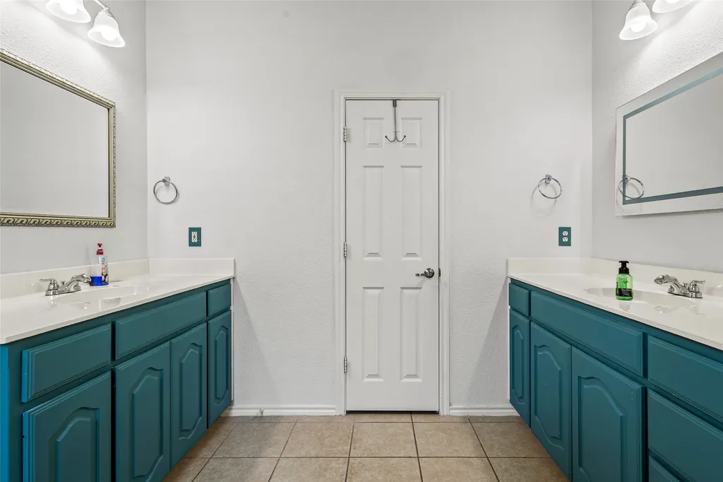 2715 Forest Lake Drive Grand Prairie TX 75052