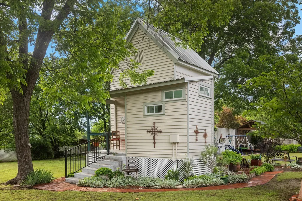 303 W Market Street Honey Grove TX 75446