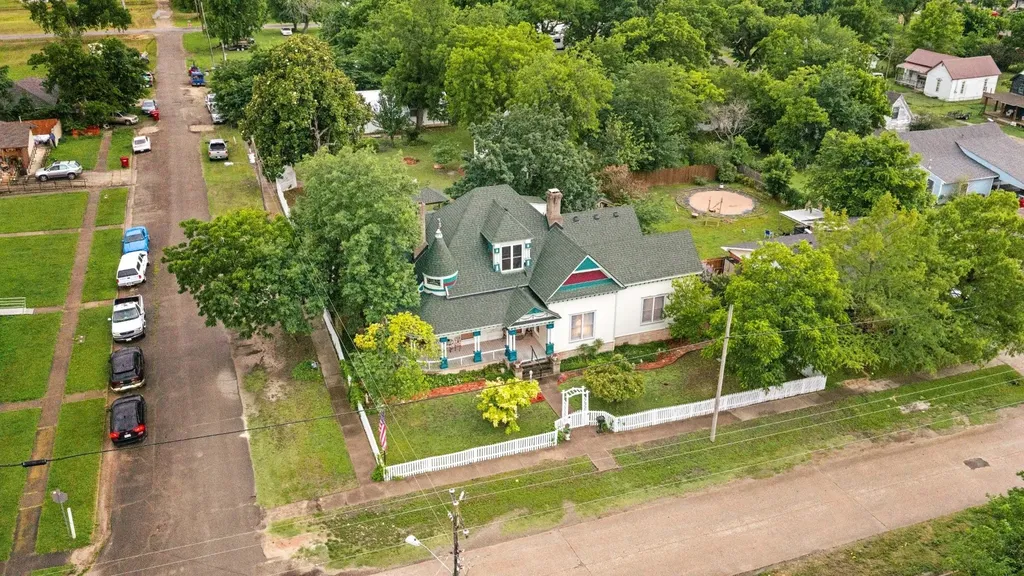 303 W Market Street Honey Grove TX 75446