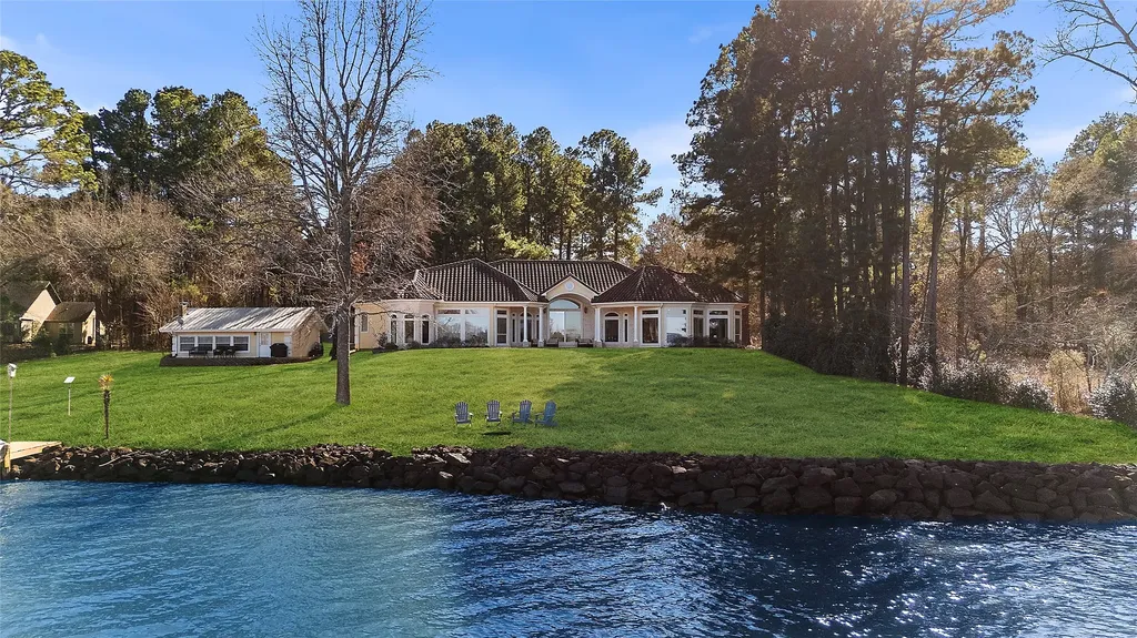 24901 County Road 4117 Berryville TX 75763