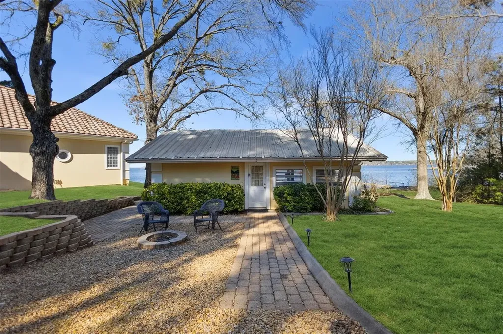 24901 County Road 4117 Berryville TX 75763