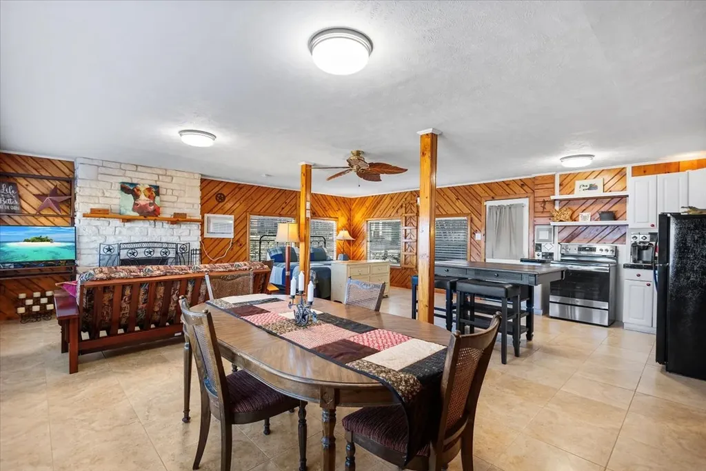 24901 County Road 4117 Berryville TX 75763