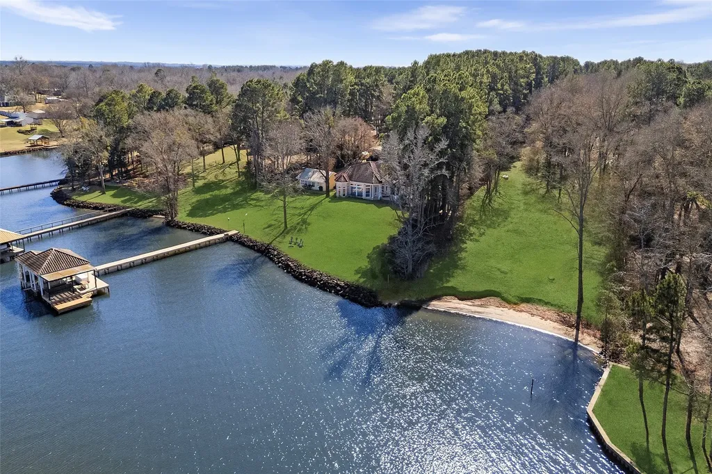 24901 County Road 4117 Berryville TX 75763