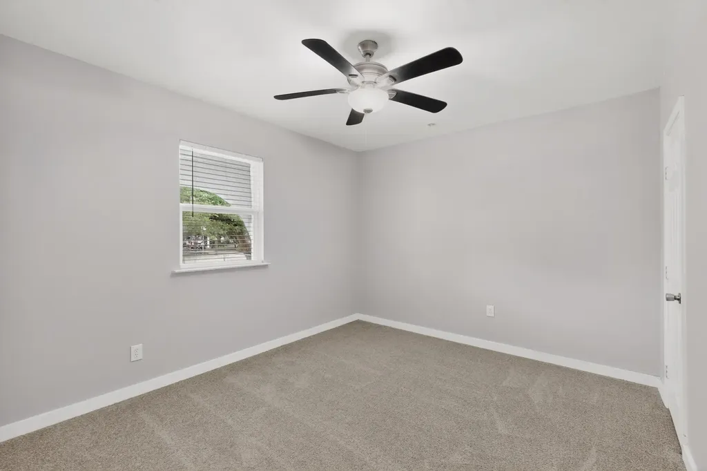 907 Ogden Avenue Cockrell Hill TX 75211