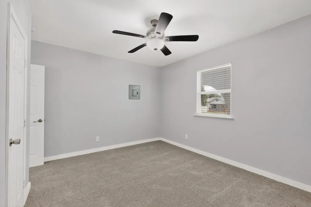 907 Ogden Avenue Cockrell Hill TX 75211