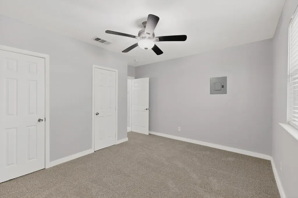 907 Ogden Avenue Cockrell Hill TX 75211