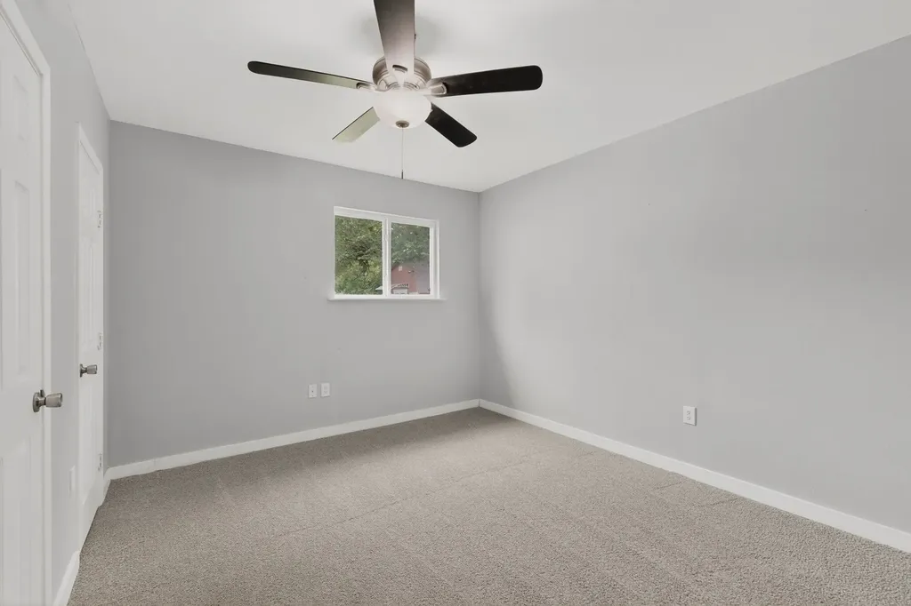 907 Ogden Avenue Cockrell Hill TX 75211
