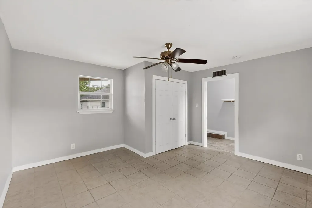 907 Ogden Avenue Cockrell Hill TX 75211