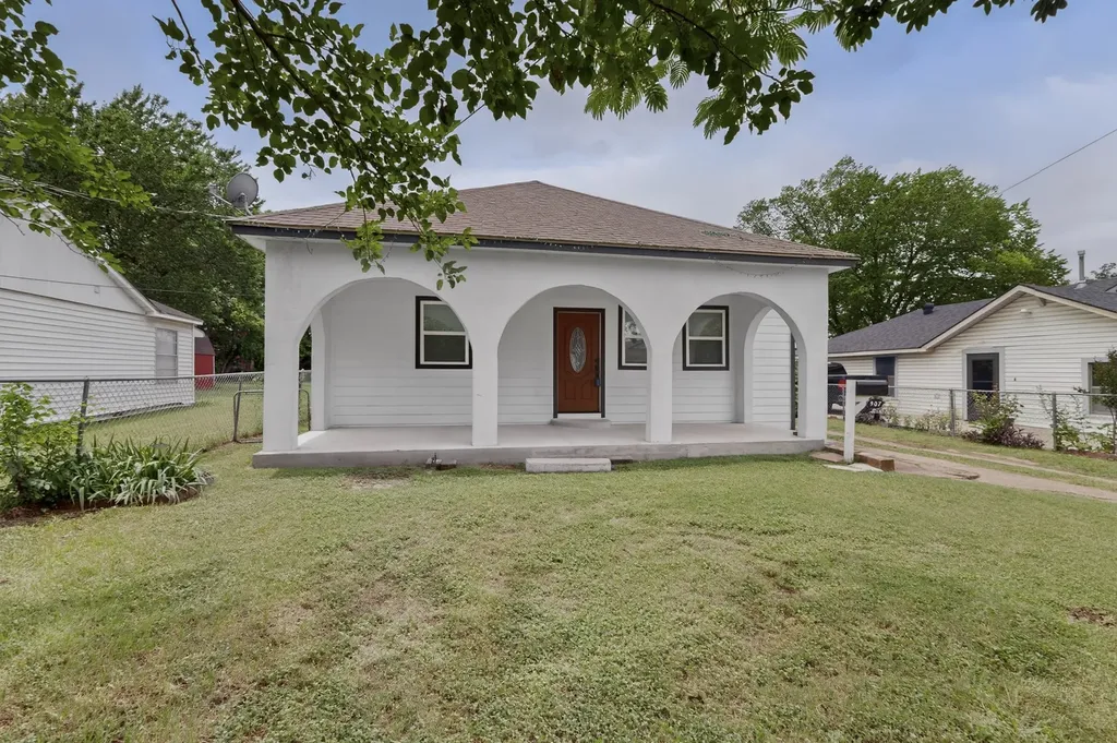 907 Ogden Avenue Cockrell Hill TX 75211