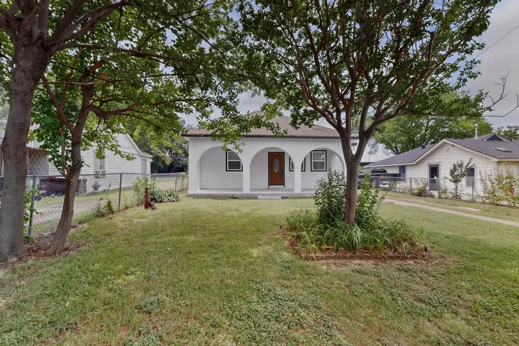 907 Ogden Avenue Cockrell Hill TX 75211