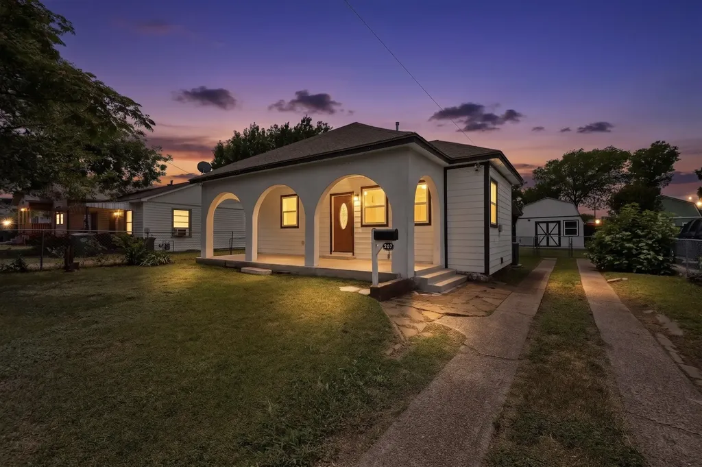 907 Ogden Avenue Cockrell Hill TX 75211