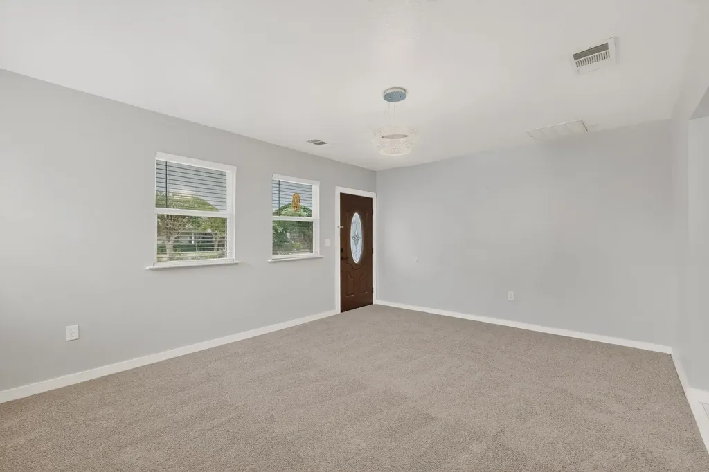 907 Ogden Avenue Cockrell Hill TX 75211