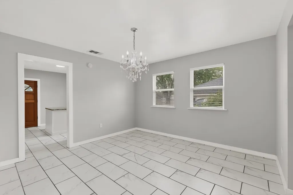 907 Ogden Avenue Cockrell Hill TX 75211