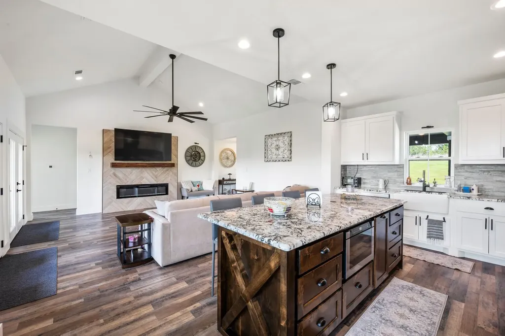 5675 Compass Way Bluff Dale TX 76433