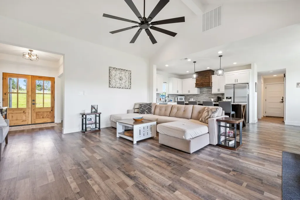 5675 Compass Way Bluff Dale TX 76433