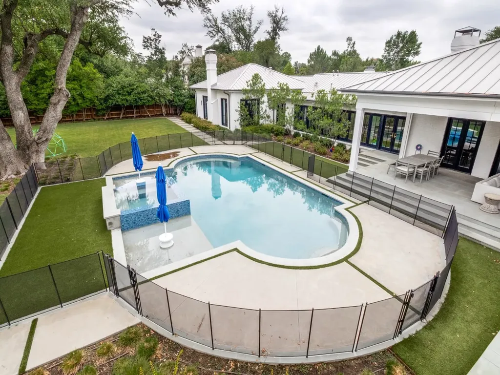 5111 Meaders Lane Dallas TX 75229