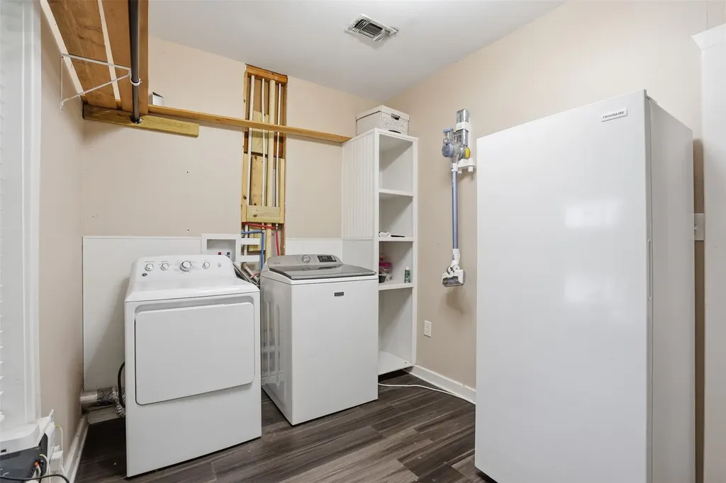1724 E Crestway Drive West Tawakoni TX 75474