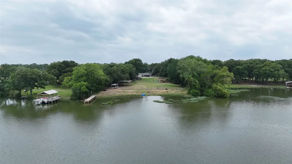 1724 E Crestway Drive West Tawakoni TX 75474