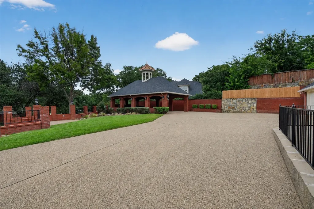 5811 Scenic Bay Court Arlington TX 76013