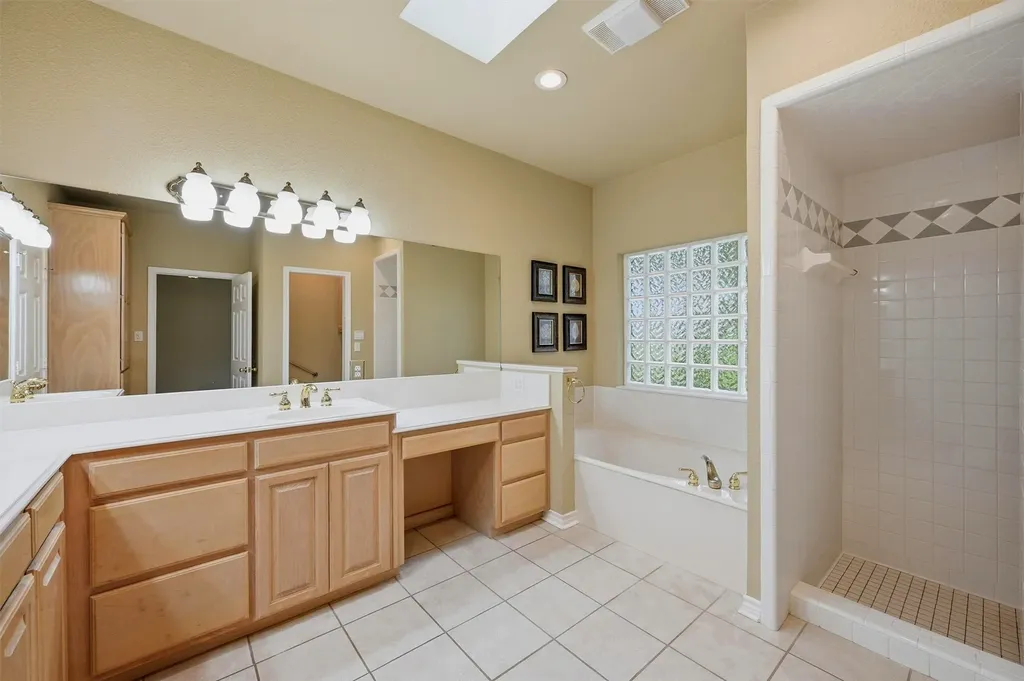 106 Santee Drive Lake Kiowa TX 76240