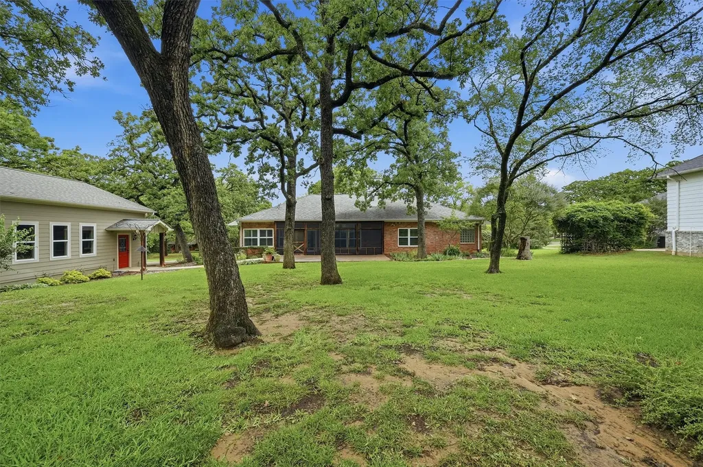 106 Santee Drive Lake Kiowa TX 76240